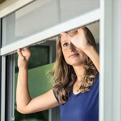 Moustiquaires sur mesure à Lyon – fixes, enroulables ou coulissantes